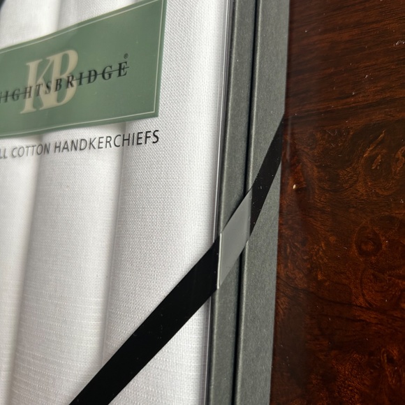 Knights Bridge 4 White Handkerchiefs New in Box - Picture 5 of 6